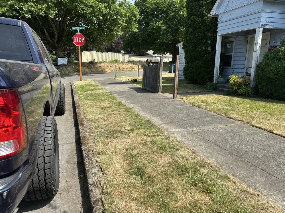 Affordable yard maintenance in Kent, WA by NasyAngels Landscaping