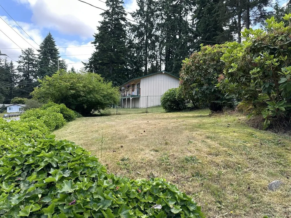 Expert yard cleanup service for beautiful yards in Kent, WA by NasyAngels Landscaping