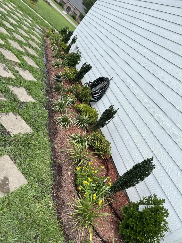 Expert lawn care service experts serving Baton Rouge, LA - Nate’s Landscaping Environment