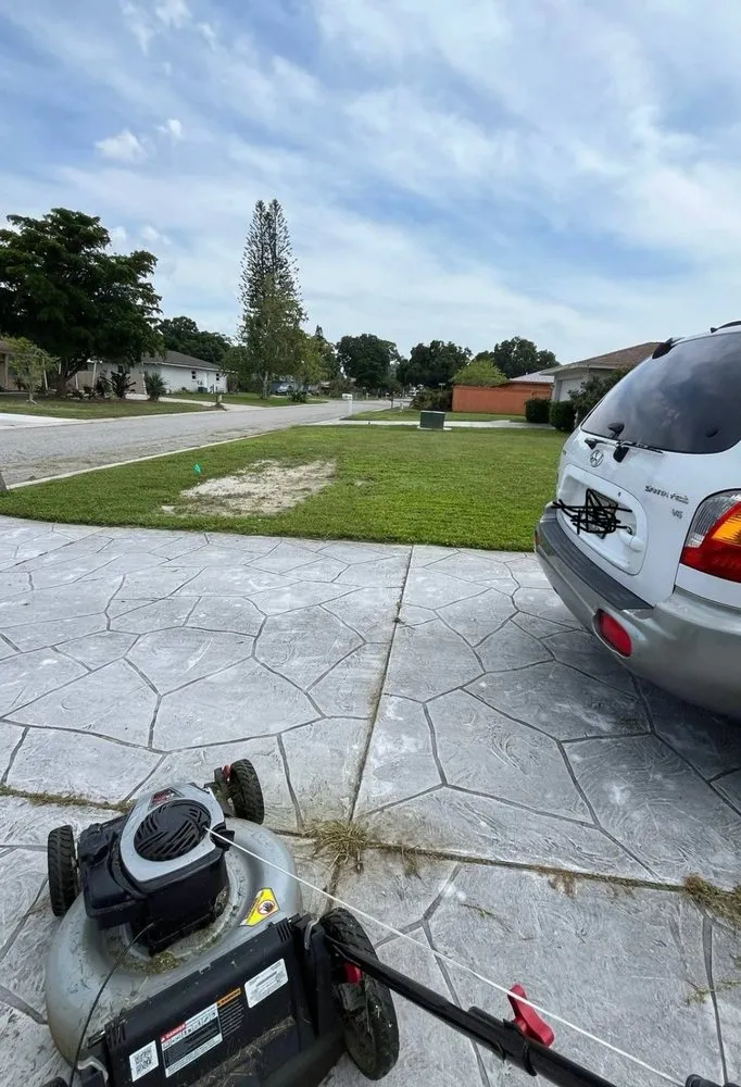 Custom yard maintenance in Sarasota, FL - Nate’s