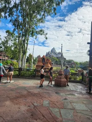 Native Earth Grounds Logo