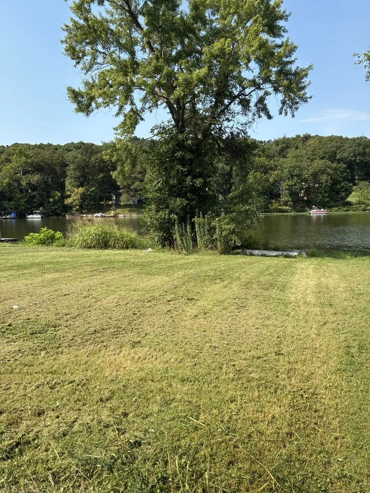 Professional outdoor landscaping experts serving Villa Ridge, MO - Native Lawn Care