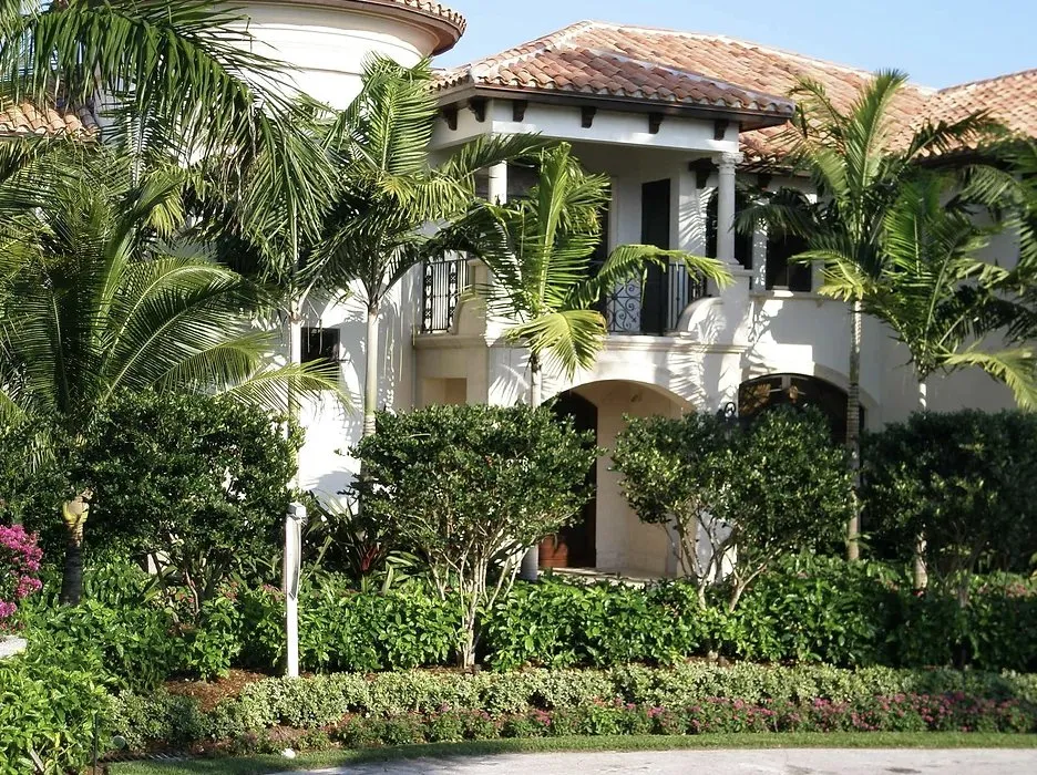Trusted residential landscaping with custom design in Davie, FL by Natural Art Landscape & Design