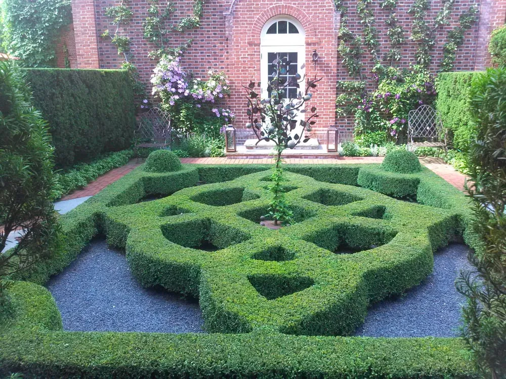 Custom yard cleanup service near you in Waukegan, IL by Natural Beauty Landscaping