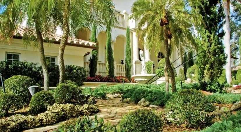 Affordable yard maintenance for residential properties in Jupiter, FL by Natural Bloom Landscape