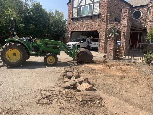 Natural Green Gardening Logo