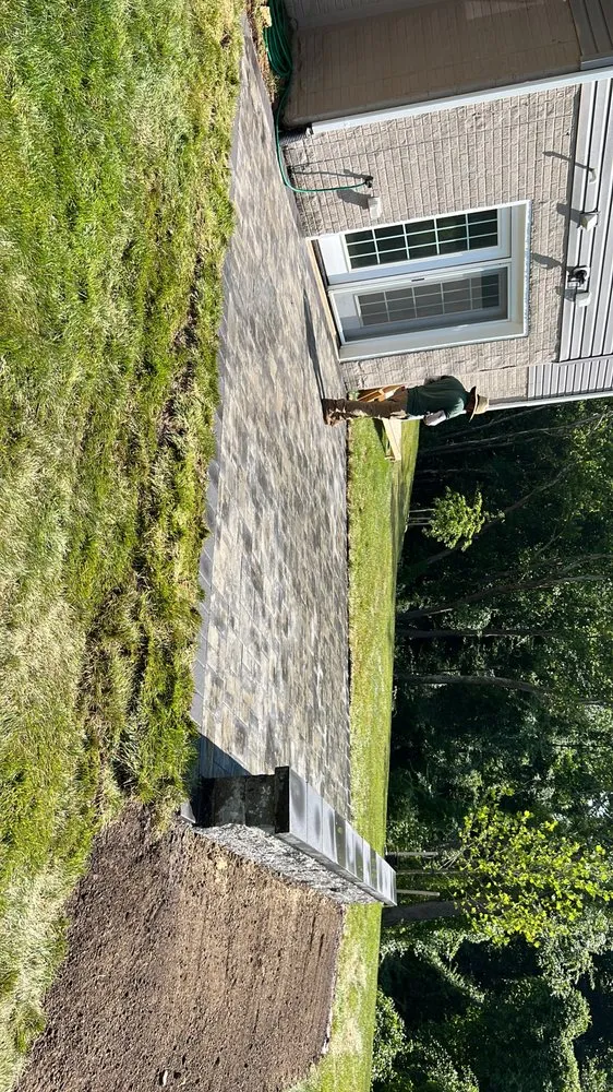 Local lawn care service experts serving Alexandria, VA - Natural Green Landscape