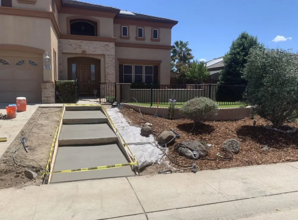 Top-rated yard maintenance in Sacramento, CA by Natural Green Leaf