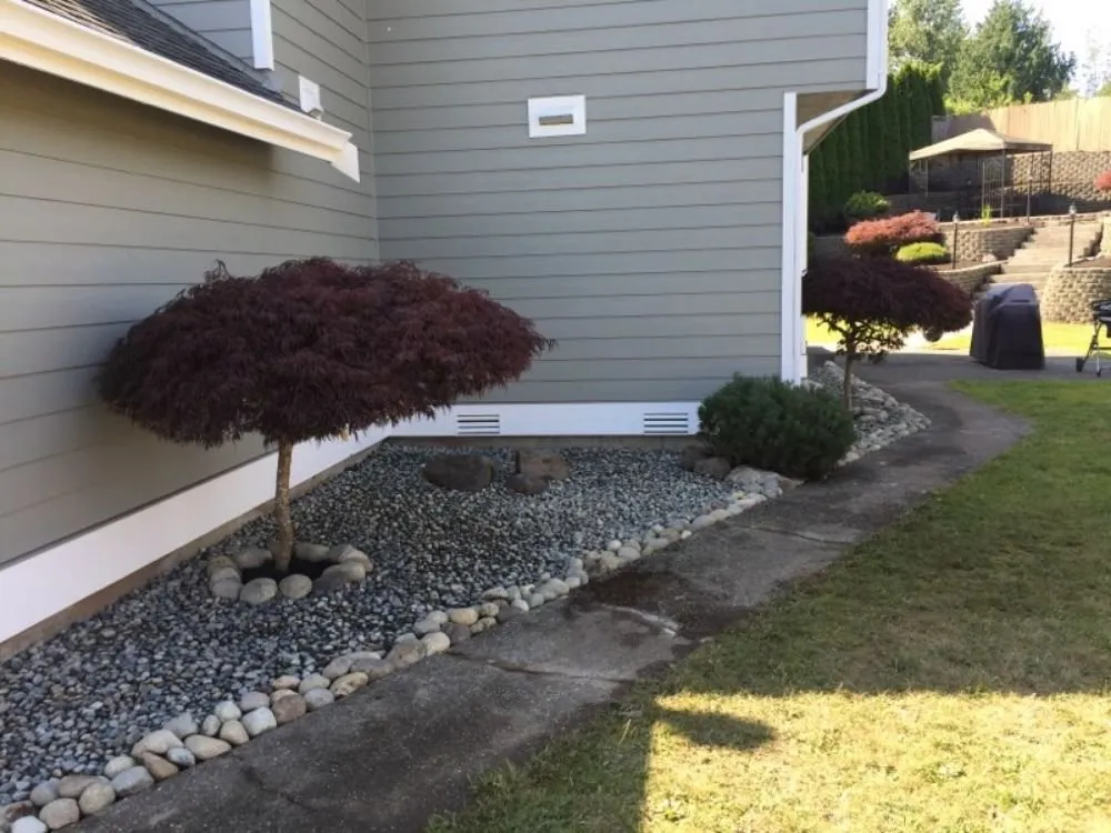 Local lawn mowing service for residential properties in Seattle, WA by Natural life Landscaping