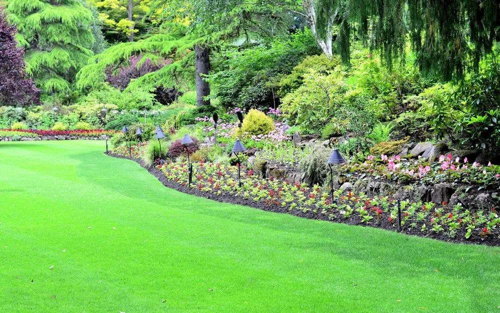 Custom outdoor landscaping in Hampton Bays, NY - Natural Maple Landscaping