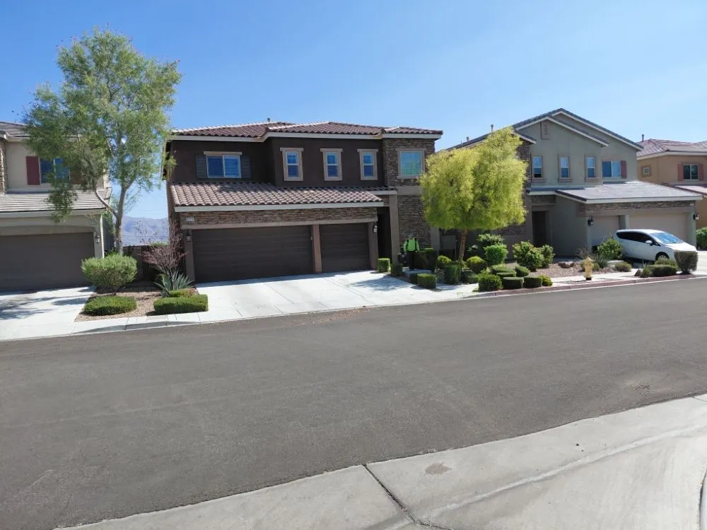 Affordable lawn mowing service in Las Vegas, NV - Natural Valle Verde Services