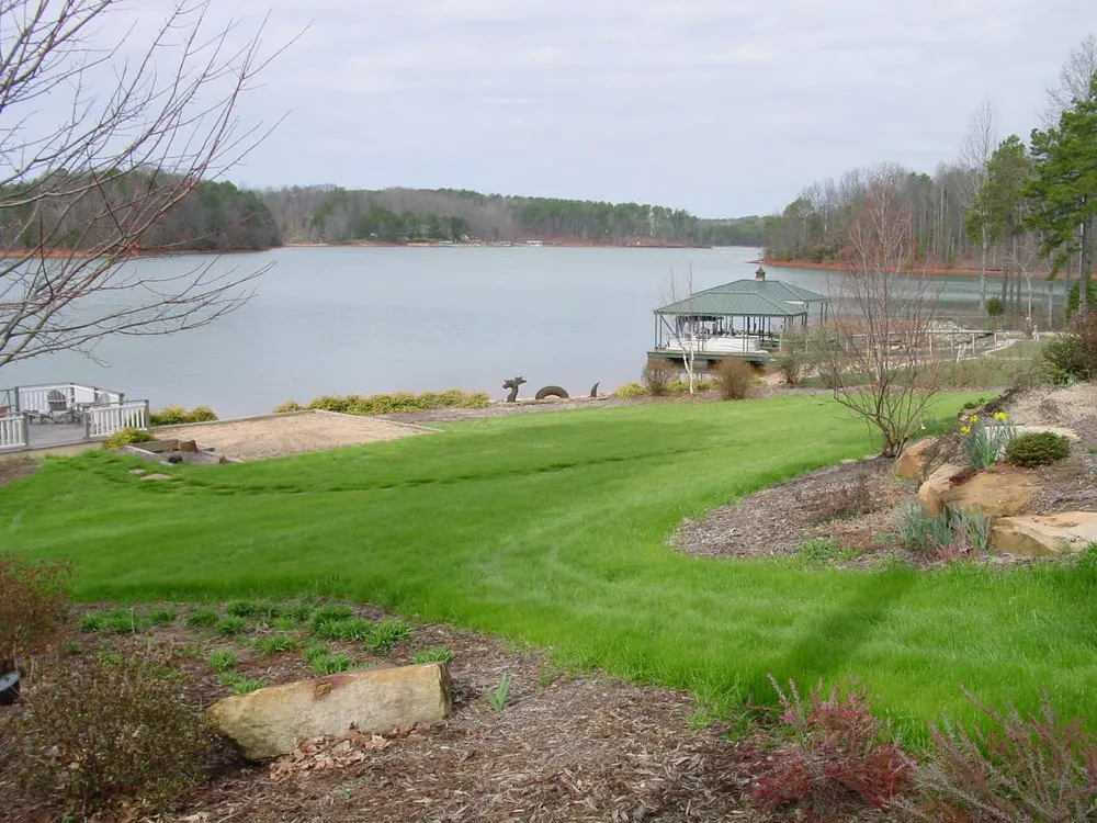 Top-rated yard maintenance in Greenville, SC by NaturaLawn of America