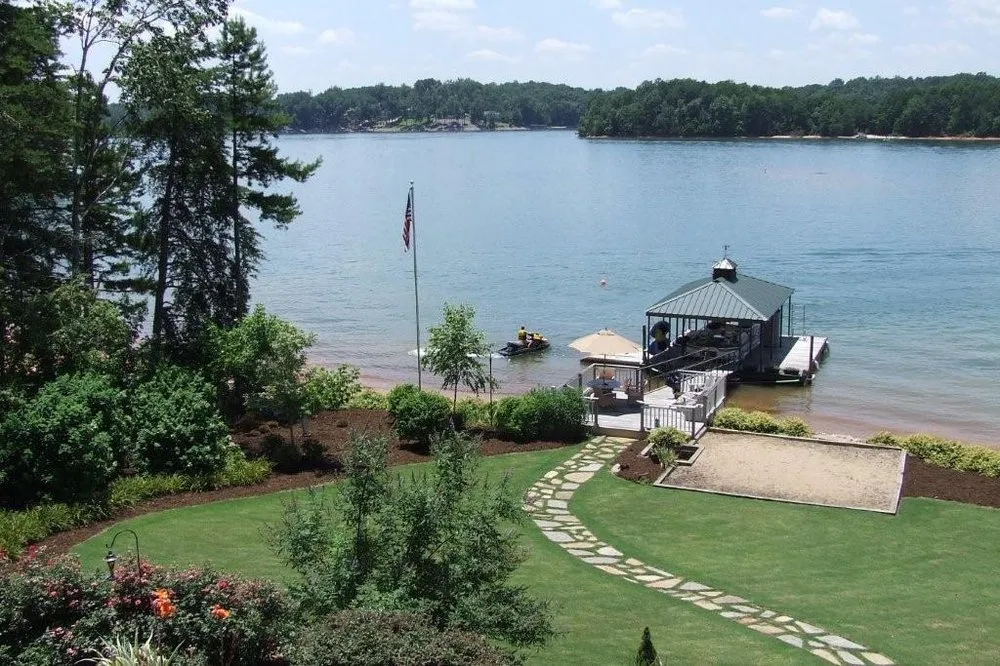 Affordable yard cleanup service for beautiful yards across Greenville, SC - NaturaLawn of America