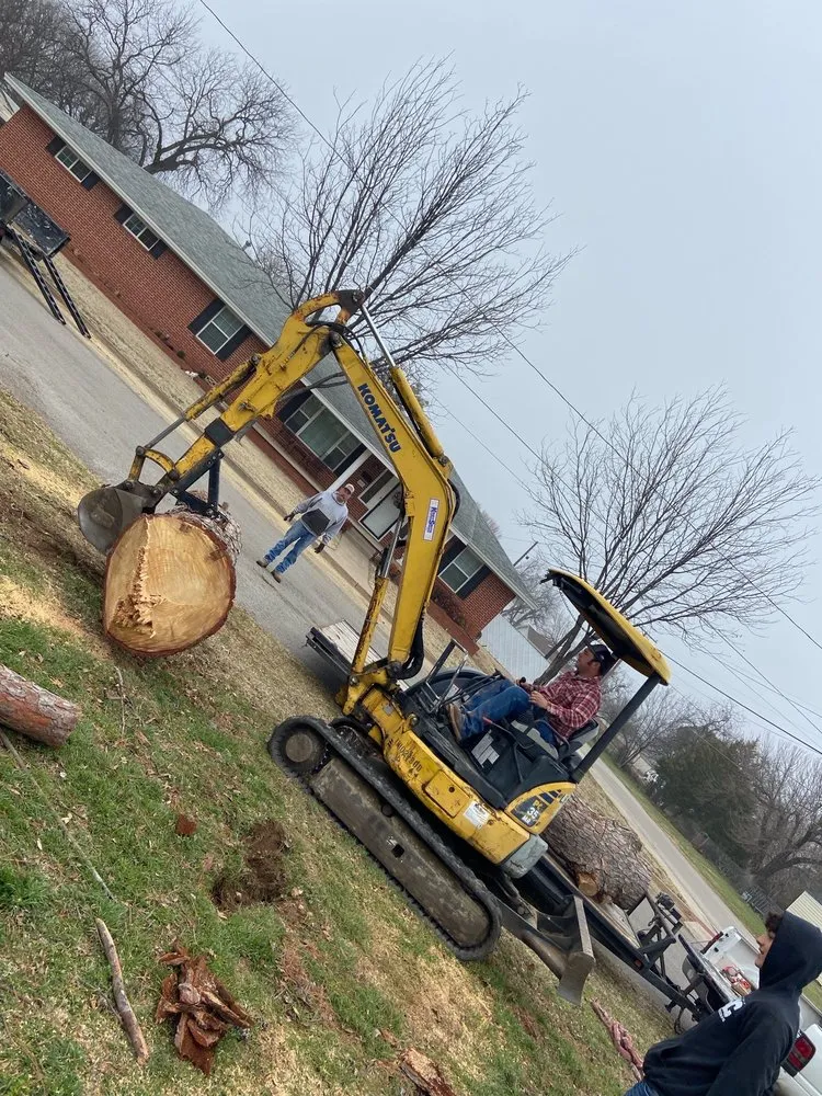 Professional yard cleanup service with custom design in Bridgeport, TX by Natures Barber