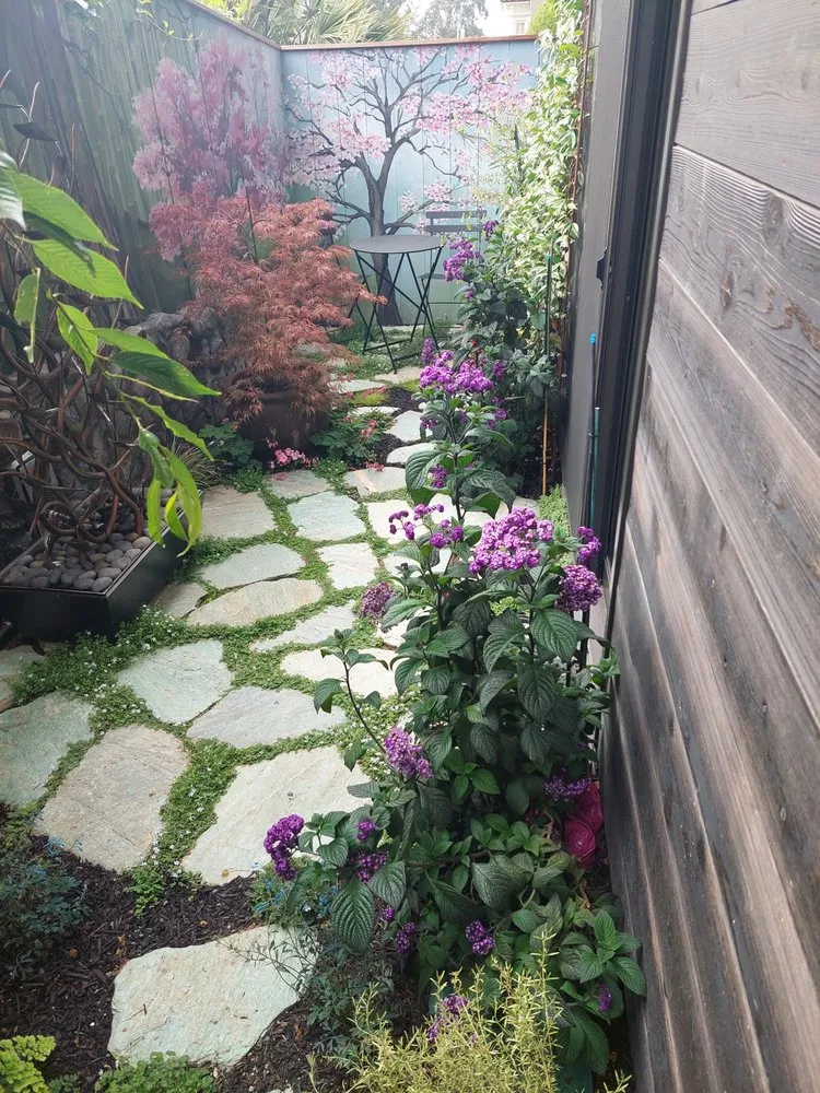 Professional garden landscaping in Oakland, CA by Nature's Design