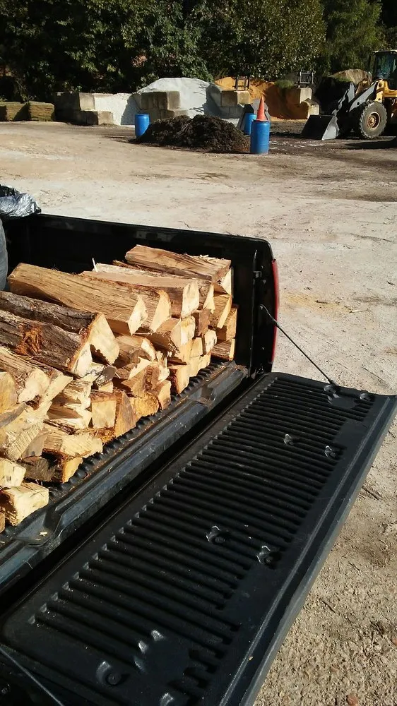 Expert yard cleanup service in Memphis, TN - Nature's Earth Products