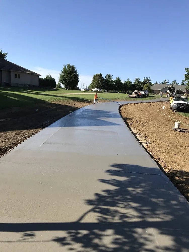 Custom yard maintenance for year-round maintenance across East Peoria, IL - Natures Edge Hardscapes