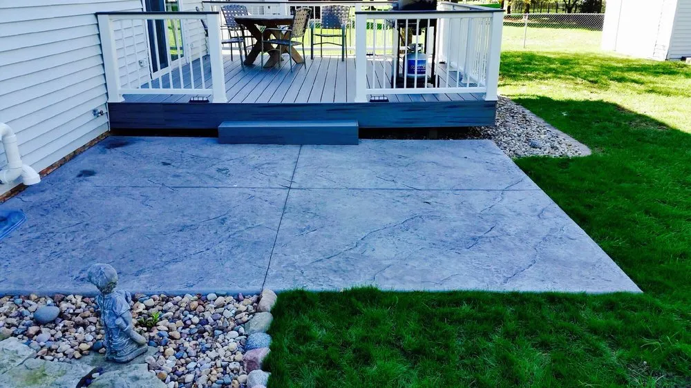 Reliable lawn care service experts serving East Peoria, IL - Natures Edge Hardscapes