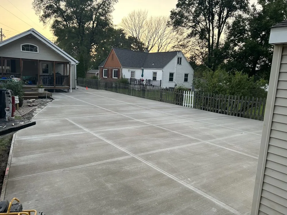 Custom lawn mowing service experts serving East Peoria, IL - Natures Edge Hardscapes