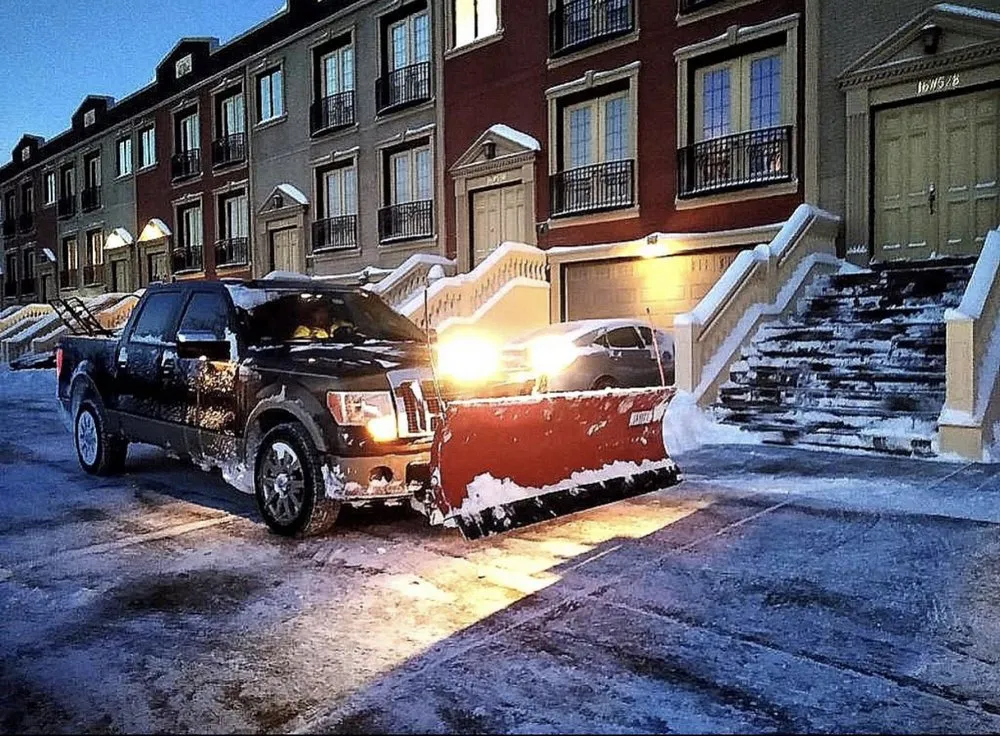 Reliable lawn care service experts serving Aurora, IL - Nature’s Edge Landscaping