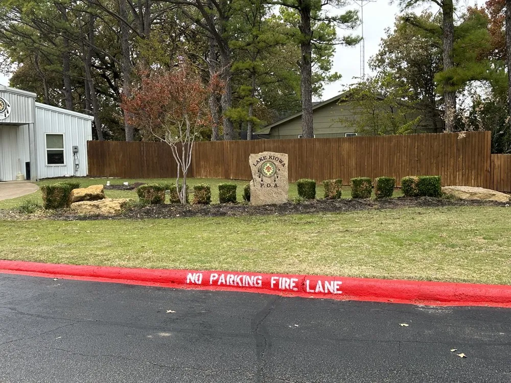 Professional landscape design in Oak Ridge, TX by Nature's Edge Landscaping