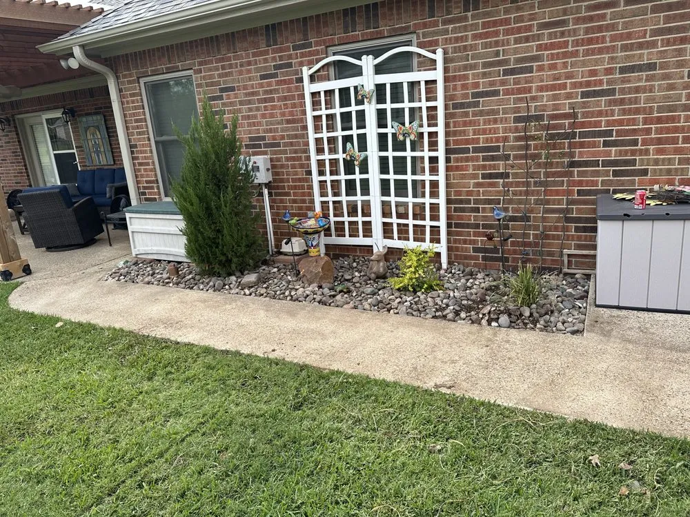 Trusted lawn care service in Oak Ridge, TX - Nature's Edge Landscaping