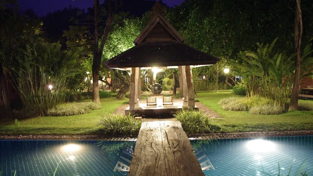 Custom landscaping services for homes in Winter Garden, FL by Nature's Front Lawn