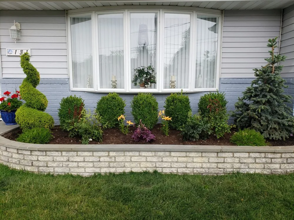 Professional yard cleanup service for homes in Southampton, NY by Natures Guardian