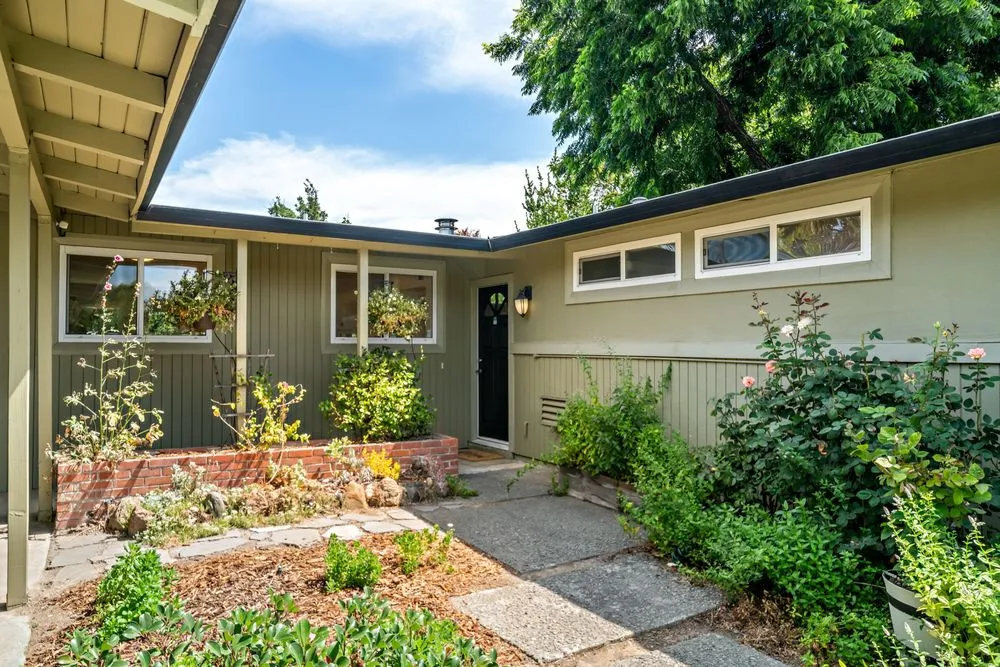 Top-rated garden landscaping in Sacramento, CA by Nature's Harmony