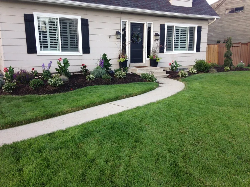 Custom outdoor landscaping experts serving Buffalo, NY - Nature's Lawn & Garden
