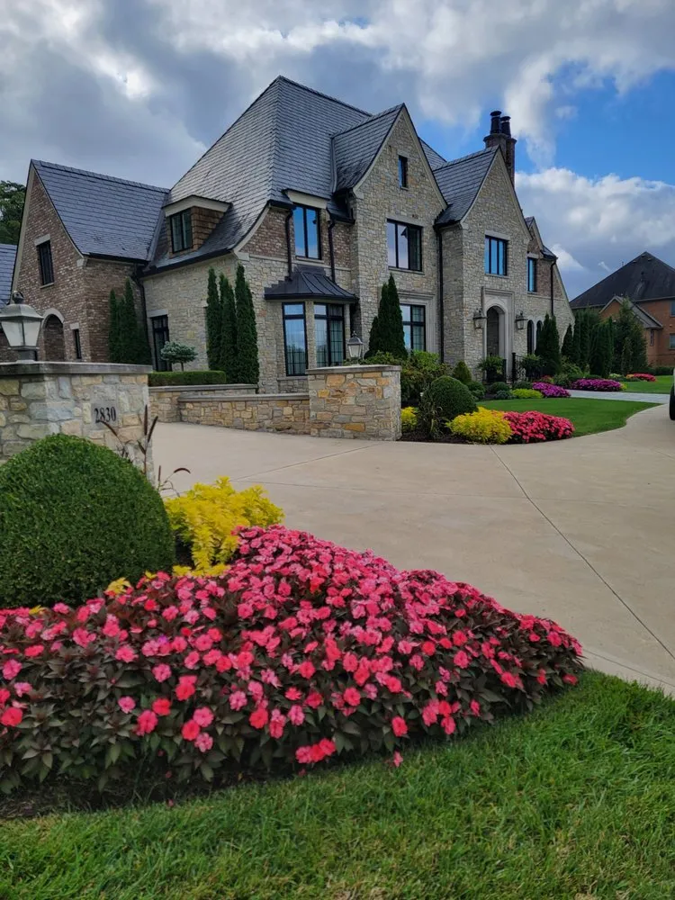 Trusted yard cleanup service experts serving Springfield, OH - Natures Own