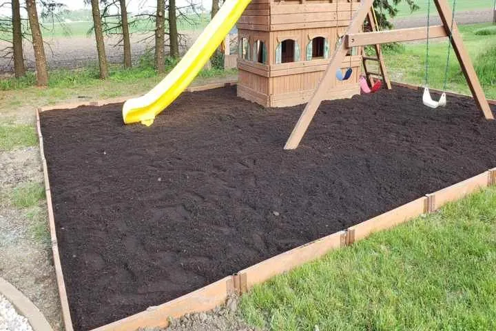 Expert yard maintenance in Peotone, IL - Nature's Turf