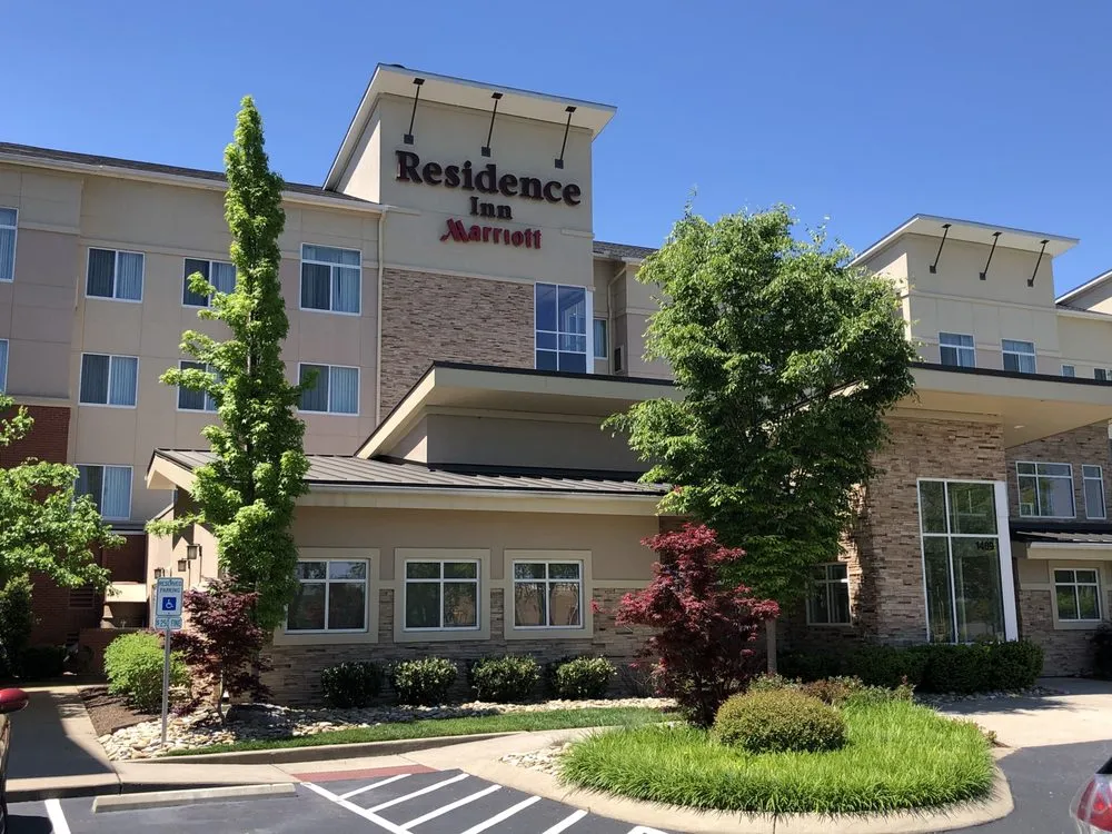 Custom yard cleanup service in Murfreesboro, TN by NaturEscape