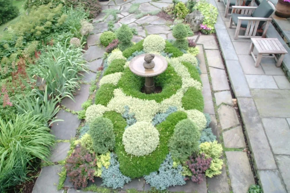 Custom yard maintenance for homes in Armonk, NY by Naturescapes