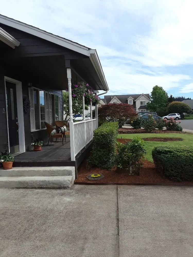 Expert yard cleanup service for homes across Salem, OR - Naturesway Lawn Maintenance