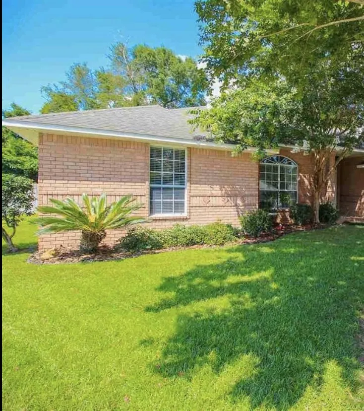 Expert garden landscaping for year-round maintenance across Jacksonville, AL - Nautilus Outdoor Services