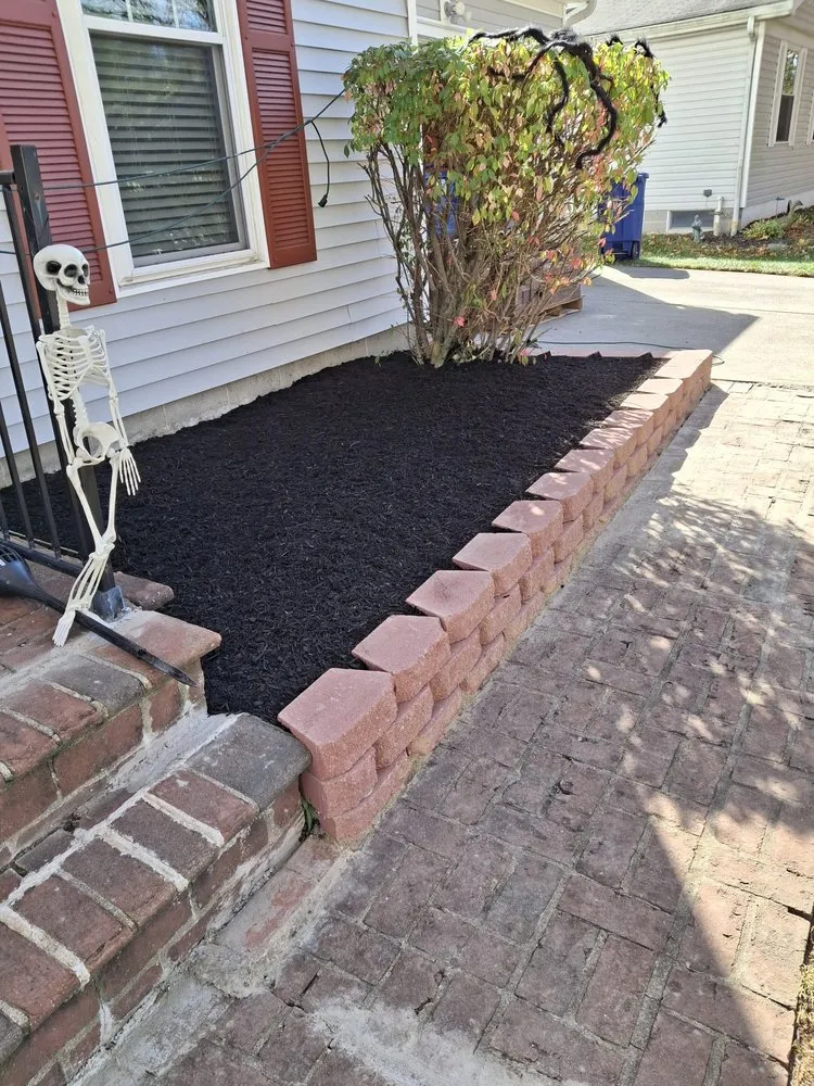 Trusted landscaping services for beautiful yards in Columbus, OH by Nava Hardscapes