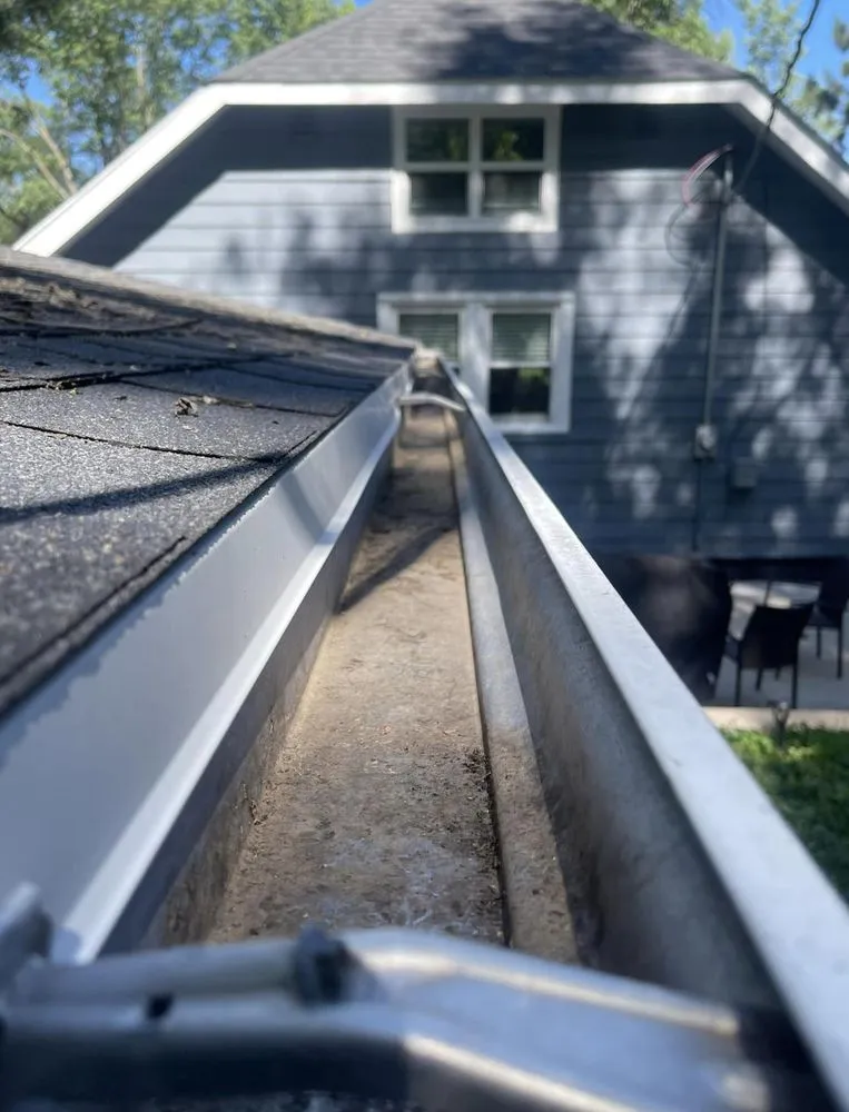 Affordable lawn mowing service experts serving West Des Moines, IA - Nava's Lawn Care & Junk Hauling