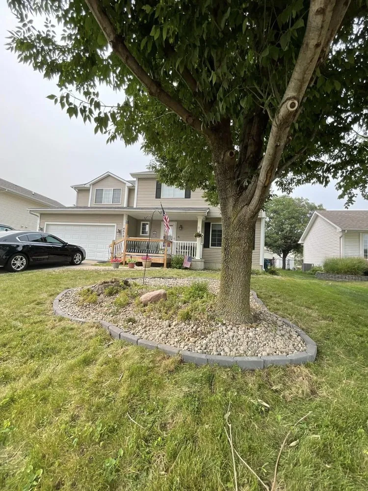 Reliable yard maintenance experts serving West Des Moines, IA - Nava's Lawn Care & Junk Hauling