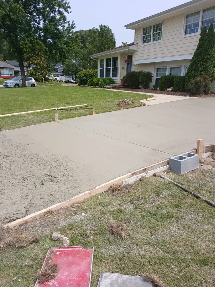 Custom residential landscaping near you in Brooklyn Park, MD by Navas Services