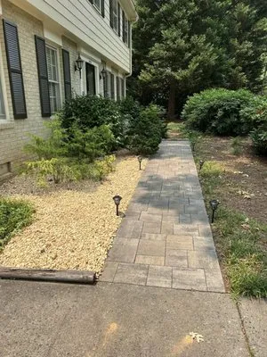 Naylor’s Landscaping & Grading Logo