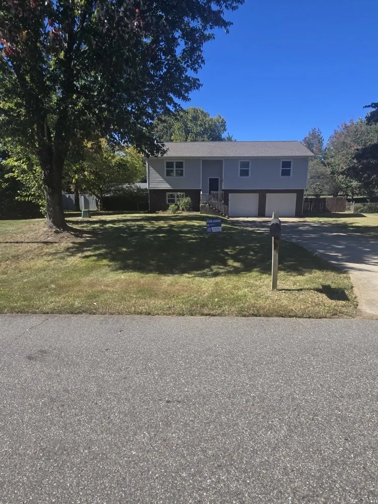 Affordable lawn care service in Matthews, NC by Naylors Lawn Care And More