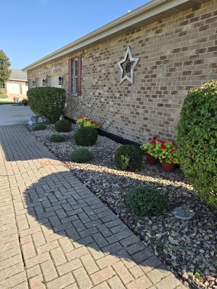 Custom lawn care service for homes in Toledo, OH by NB Landscaping