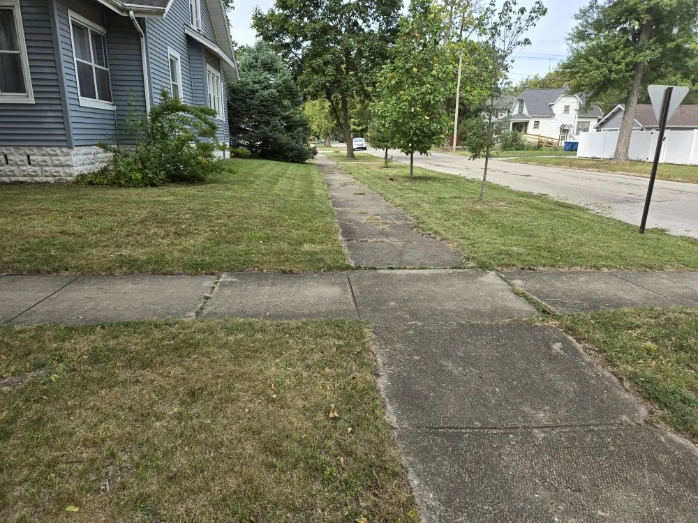Trusted yard cleanup service in Toledo, OH - NB Landscaping