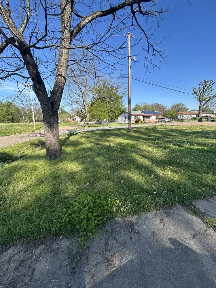 Reliable lawn mowing service experts serving West Helena, AR - Nearns Lawn Services