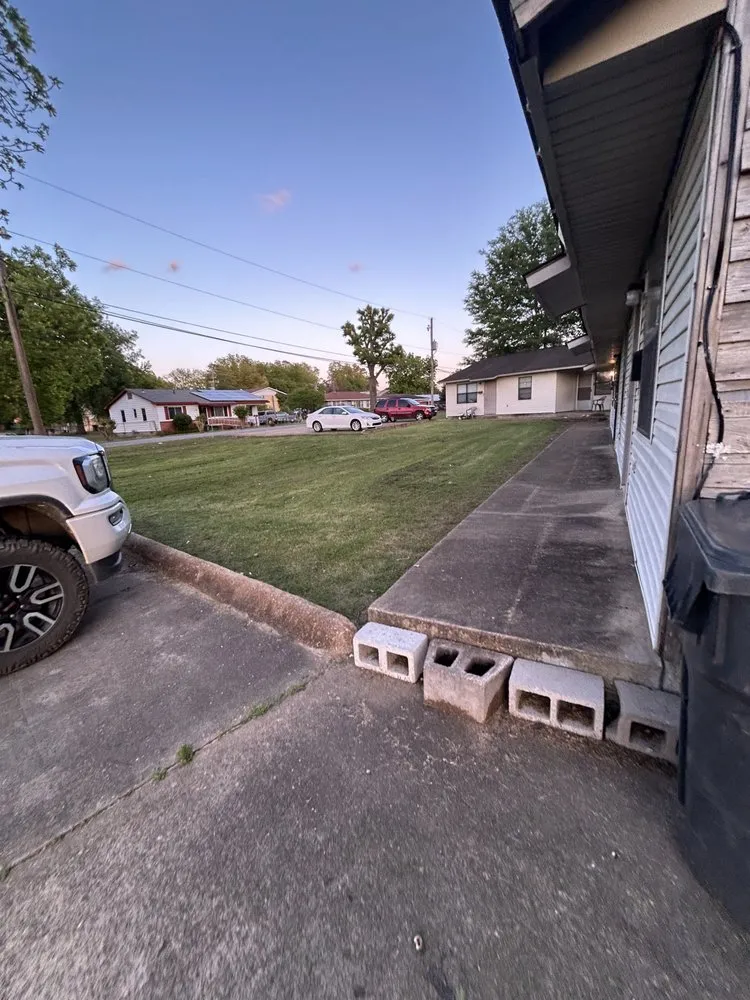 Professional yard cleanup service for beautiful yards in West Helena, AR by Nearns Lawn Services