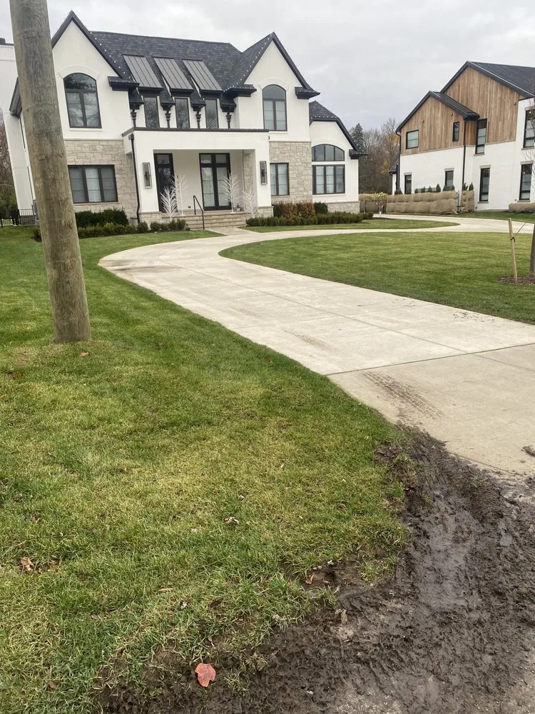 Professional yard cleanup service for beautiful yards across Madison Heights, MI - Neffie Services