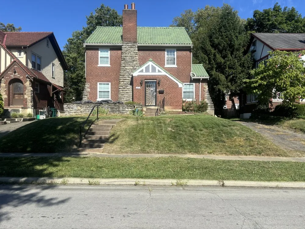 Expert landscaping services experts serving Cincinnati, OH - Neighborhood 2 Neighborhood Lawncare