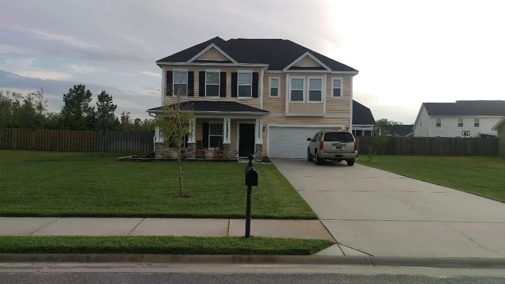 Local landscaping services experts serving Hinesville, GA - Neighborhood Lawn Care & Maintenance
