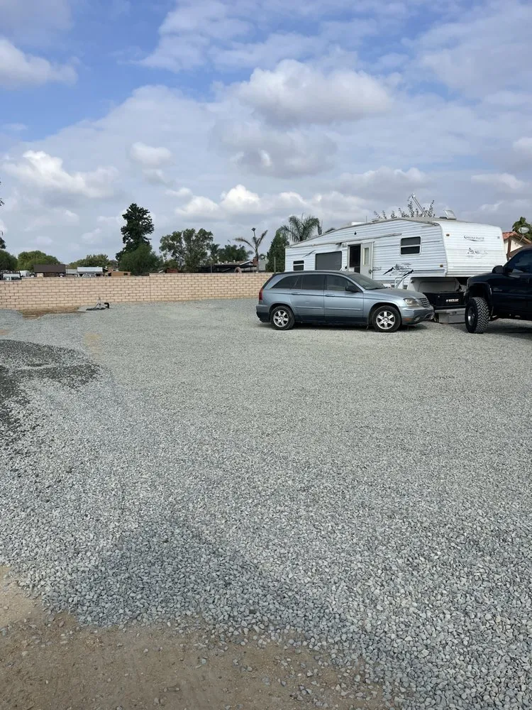 Reliable lawn care service experts serving Jurupa Valley, CA - Neighborhood Rock